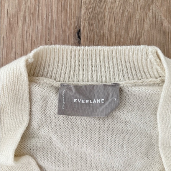 Everlane 100% Cashmere Cream V-Neck Sweater - Picture 2 of 4
